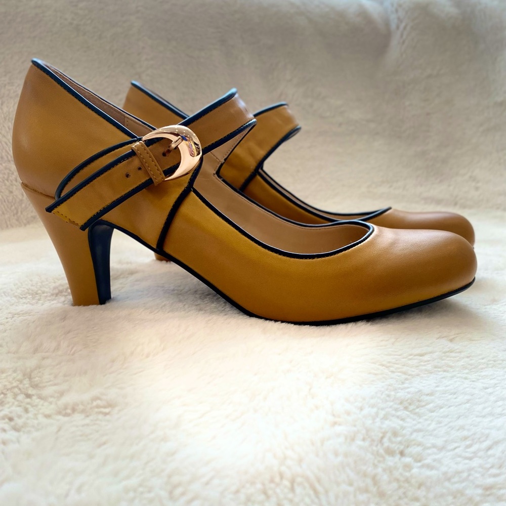 Women’s Fashion Shoes Size 10 NWT